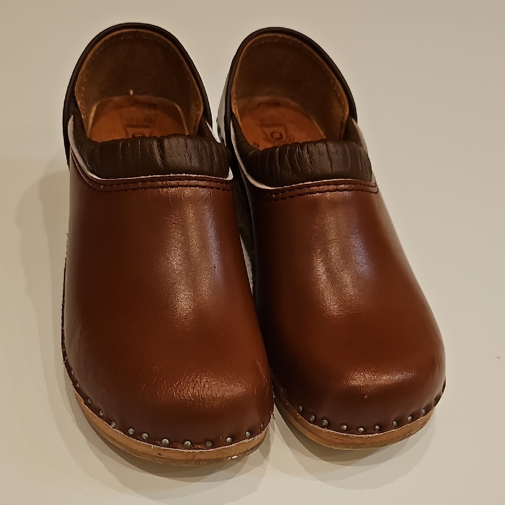 Elegant Brown Bastad Sweden Leather Closed Back Women's Clogs Size 35